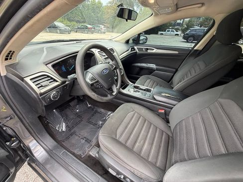 Used 2018 Ford Fusion SE w/ Fusion SE Technology Package FWD image 10