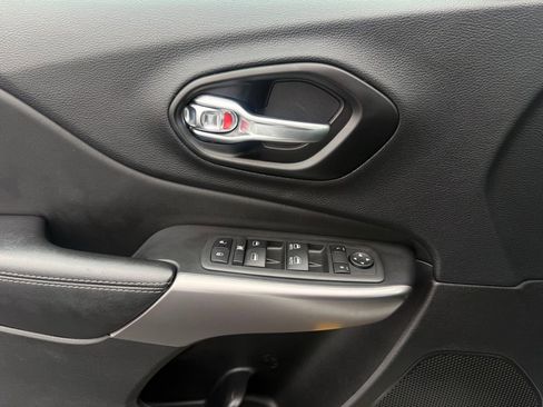 Used 2022 Jeep Cherokee Latitude Lux w/ Mopar Interior Package image 19