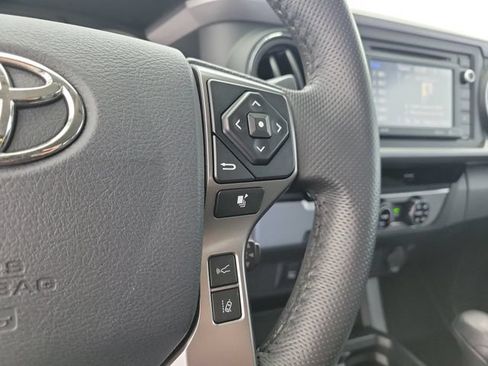 Used 2018 Toyota Tacoma SR5 RWD image 23
