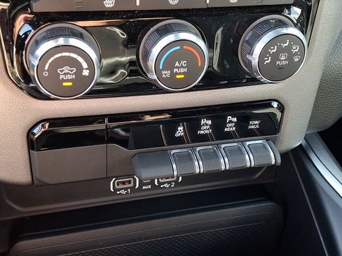 Used 2025 RAM 1500 Big Horn AWD/4WD image 18
