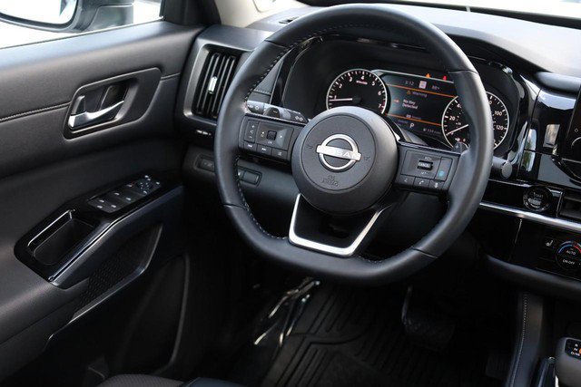 Certified 2025 Nissan Pathfinder SL w/ SL Premium Package FWD image 28