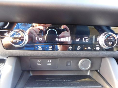 New 2025 Mitsubishi Outlander SE image 22