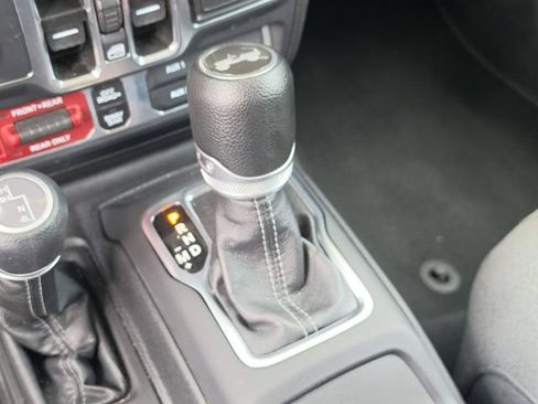 Used 2024 Jeep Wrangler Unlimited Rubicon AWD/4WD image 27