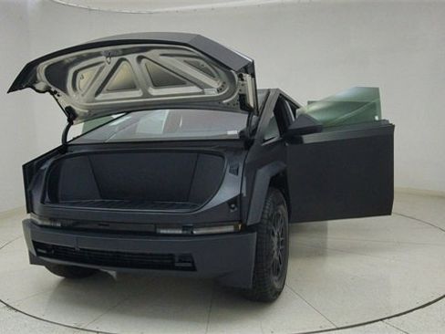 Used 2024 Tesla Cybertruck AWD Crew Cab image 68