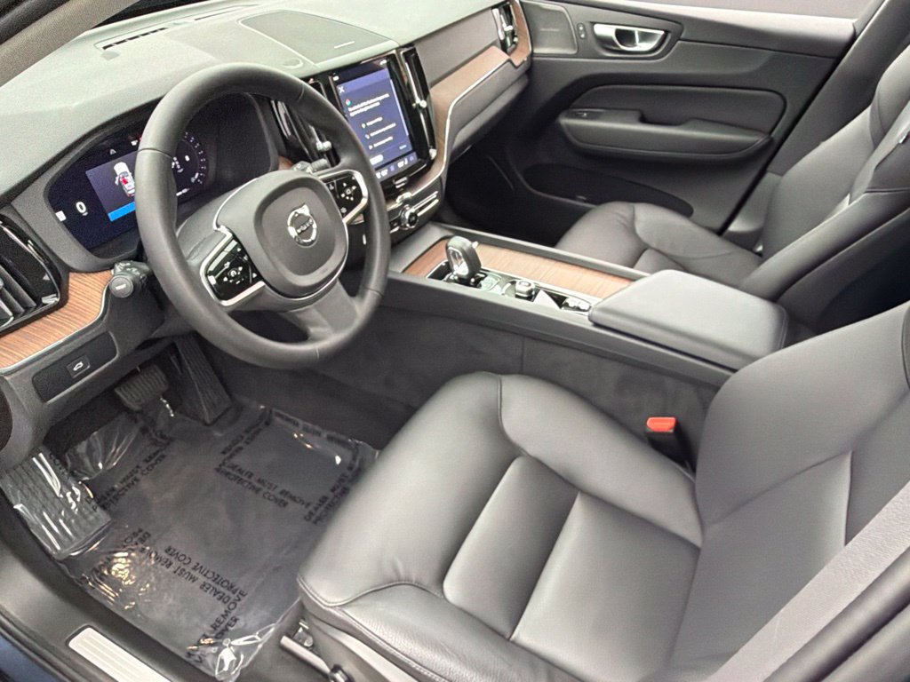 Used 2024 Volvo XC60 B5 Plus w/ Climate Package AWD/4WD image 10