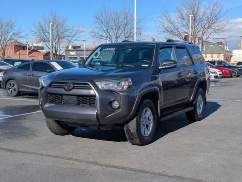 Used 2022 Toyota 4Runner SR5 Premium w/ Moonroof Package image 10