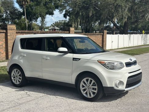 Used 2018 Kia Soul + FWD image 4