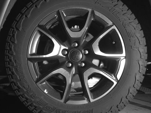 Used 2025 Jeep Compass Trailhawk AWD/4WD image 14