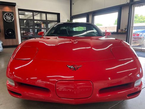 Used 2001 Chevrolet Corvette Coupe w/ Preferred Equipment Group2 RWD image 18