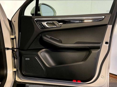 Certified 2021 Porsche Macan S AWD/4WD image 26