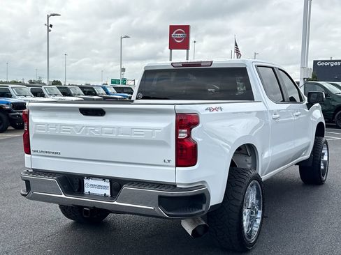 Used 2024 Chevrolet Silverado 1500 LT AWD/4WD image 3