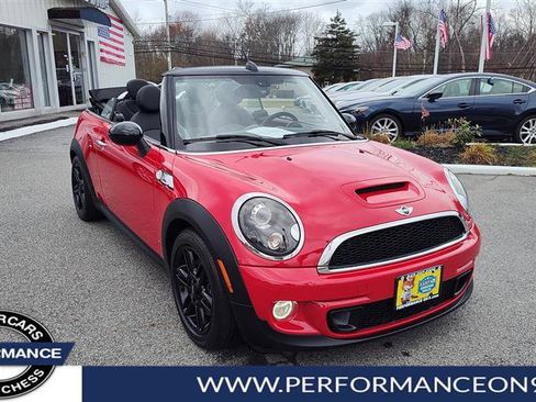 Used 2015 MINI Cooper S image 1
