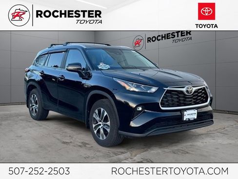 Used 2023 Toyota Highlander XLE AWD/4WD image 1
