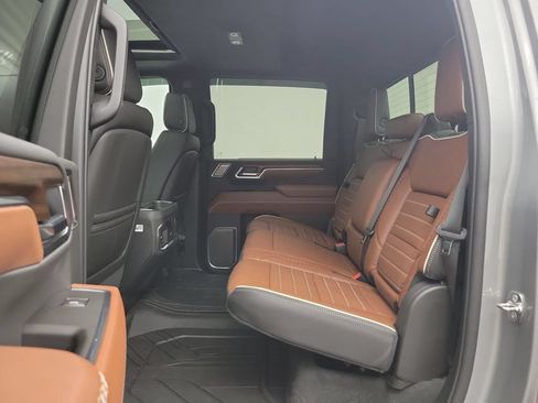Used 2025 GMC Sierra 3500 Denali Ultimate AWD/4WD image 4