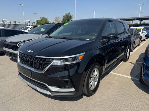 Certified 2022 Kia Carnival LX FWD image 2