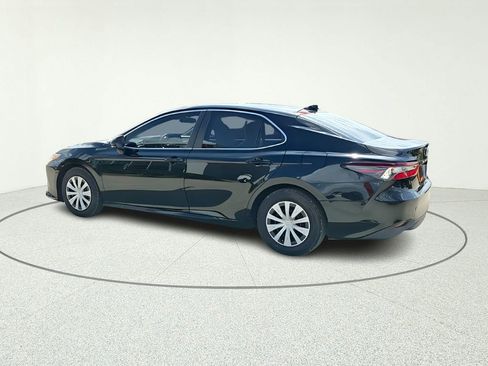 Used 2022 Toyota Camry LE image 3