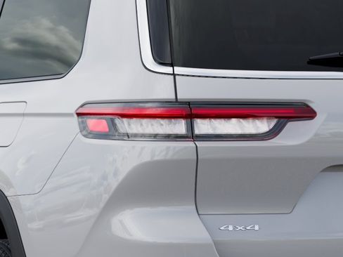 New 2026 Jeep Grand Cherokee L Limited w/ Luxury Tech Group II AWD/4WD image 35