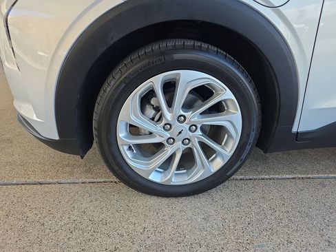 Used 2023 Chevrolet Bolt EUV LT FWD image 34