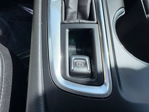 Used 2023 Chevrolet Equinox LS w/ LS Convenience Package FWD image 23