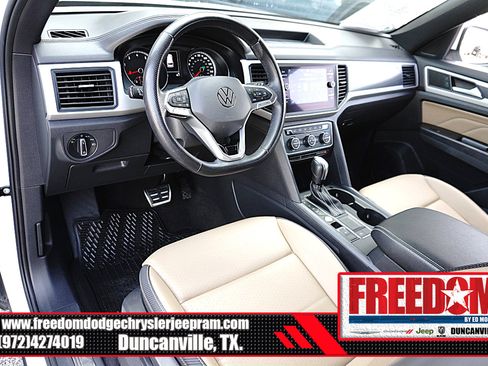 Used 2021 Volkswagen Atlas Cross Sport SE w/ Panoramic Sunroof Package FWD image 10