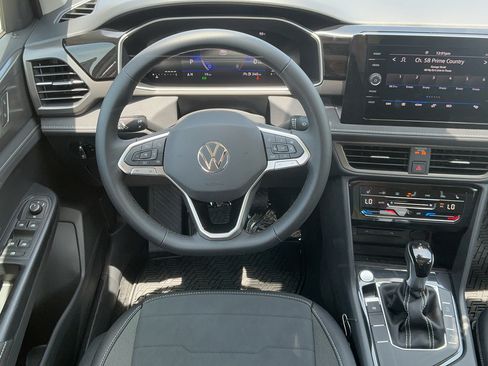 New 2026 Volkswagen Taos SE FWD image 18
