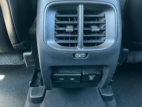 Used 2019 Jeep Cherokee Limited image 20