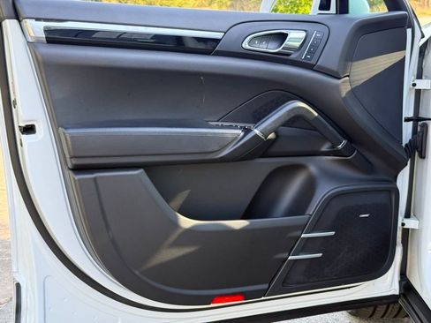 Used 2018 Porsche Cayenne Platinum Edition image 23