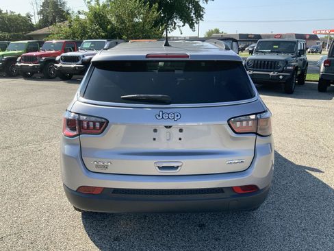 Used 2023 Jeep Compass Latitude AWD/4WD image 10