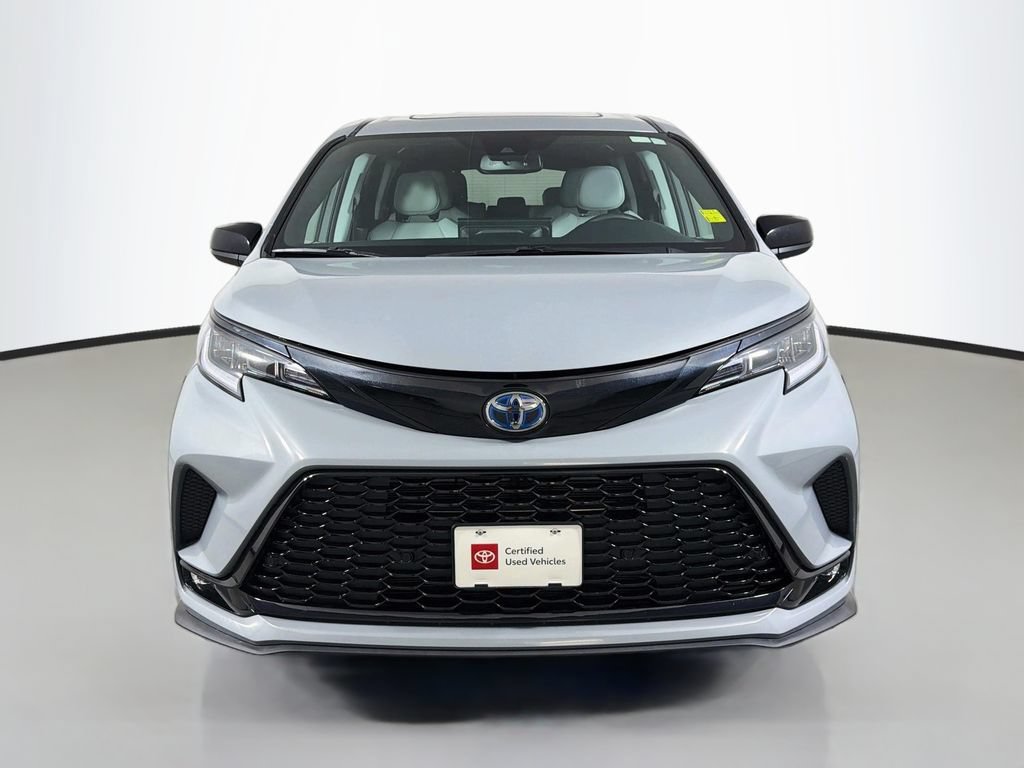 Used 2025 Toyota Sienna XSE AWD/4WD image 2