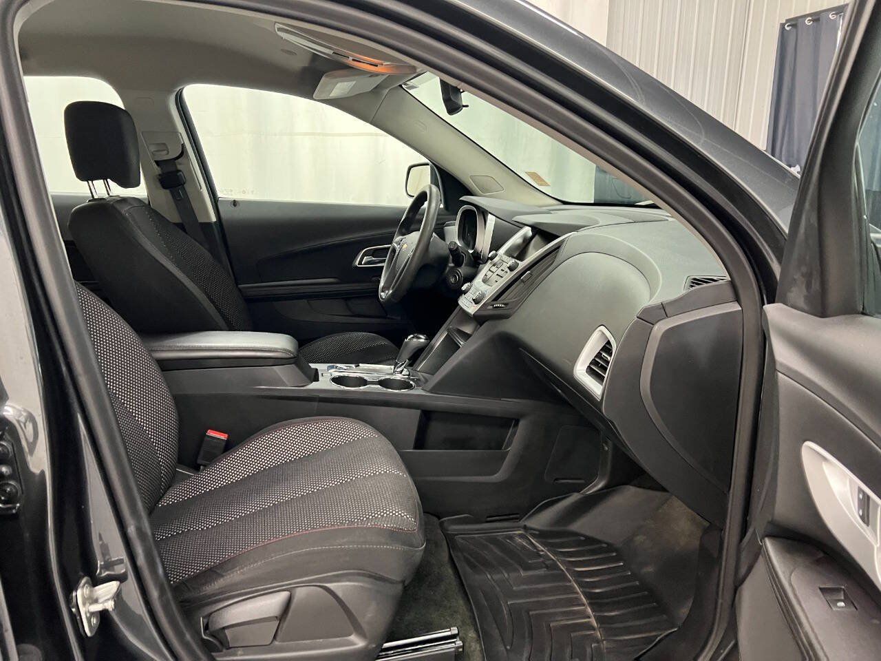 Used 2017 Chevrolet Equinox LS FWD image 11