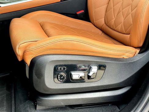 Certified 2023 BMW X7 xDrive40i w/ Premium Package image 12