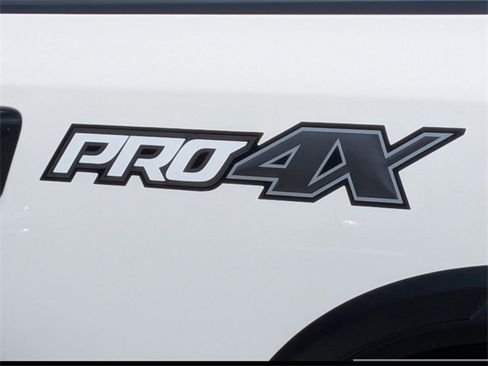 Used 2021 Nissan Titan PRO-4X w/ Pro-4x Convenience Package image 9