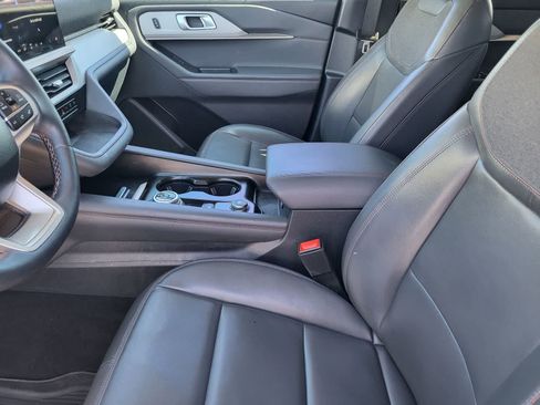 Used 2025 Ford Explorer Active w/ Active Comfort Package RWD image 24