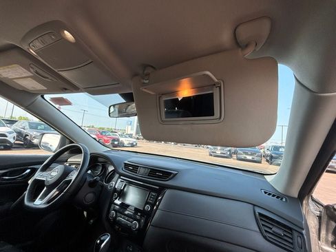 Used 2020 Nissan Rogue SV AWD/4WD image 38