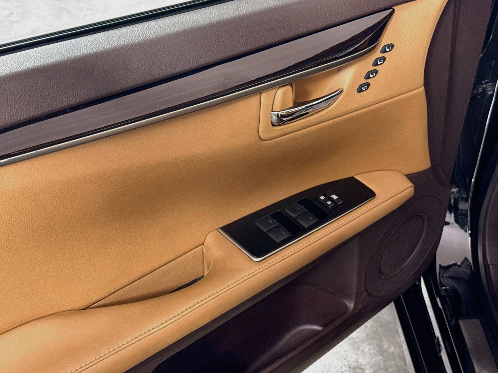 Used 2018 Lexus ES 350 w/ Luxury Package w/Wood Trim FWD image 20