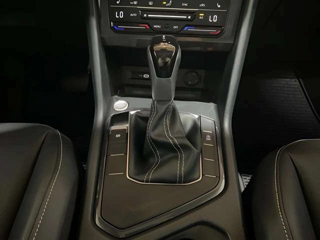 Used 2023 Volkswagen Tiguan SE w/ Panoramic Sunroof Package FWD image 59