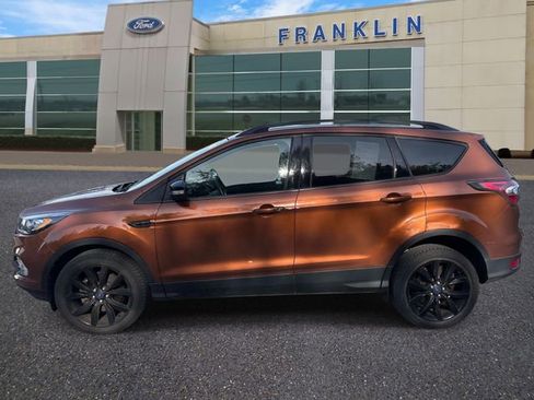 Used 2017 Ford Escape Titanium image 4