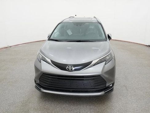 New 2026 Toyota Sienna XLE FWD image 2