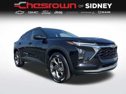 Used 2025 Chevrolet Trax LT FWD image 11