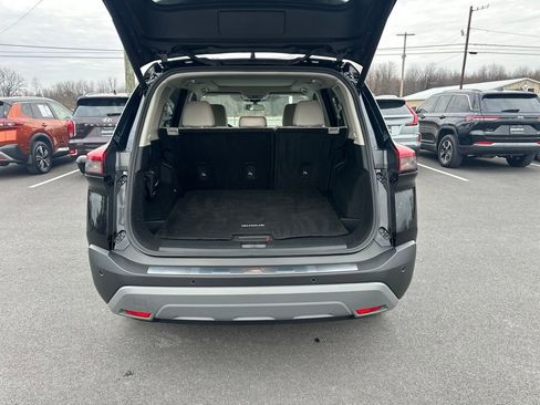 Used 2023 Nissan Rogue SV w/ SV Premium B Package image 11