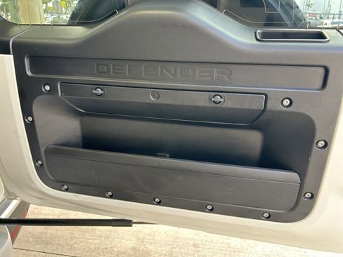 Used 2024 Land Rover Defender 110 S image 39