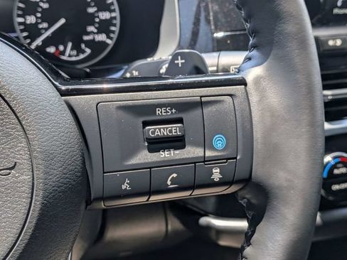 Used 2025 Nissan Pathfinder SL FWD image 23
