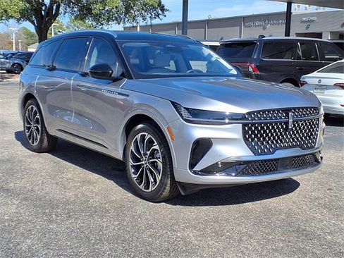 New 2026 Lincoln Nautilus Reserve image 3