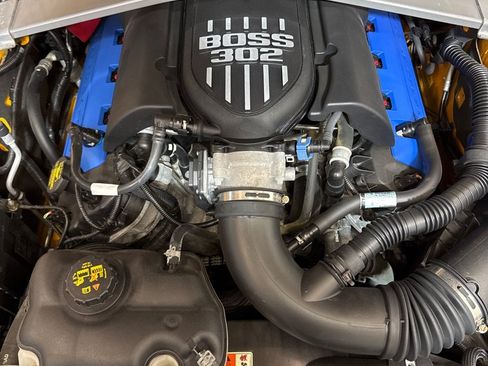 Used 2013 Ford Mustang Boss 302 w/ Boss 302 Accessory Pkg RWD image 10