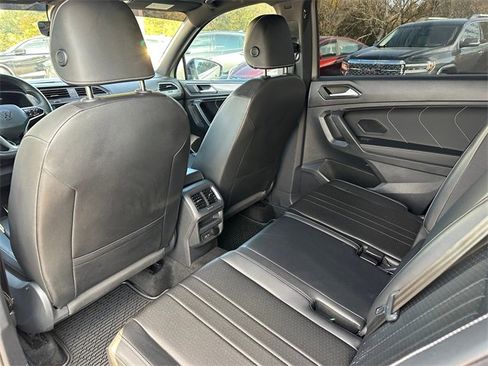 Used 2023 Volkswagen Tiguan SE R-Line image 27