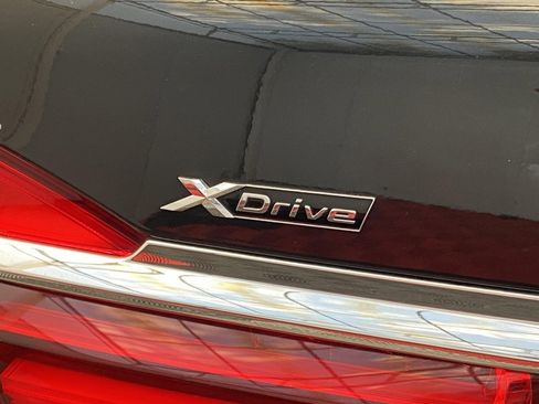 Used 2019 BMW 750i xDrive w/ Executive Package AWD/4WD image 18
