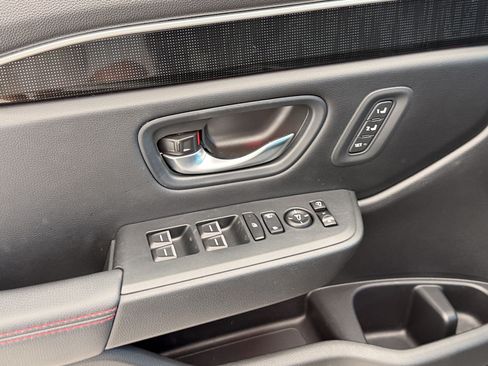 Used 2025 Honda Pilot Black Edition image 27