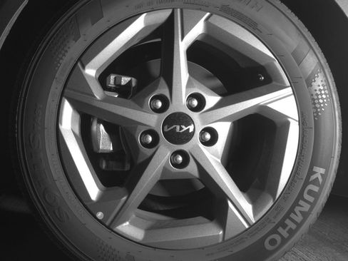 Used 2025 Kia K4 LXS image 12