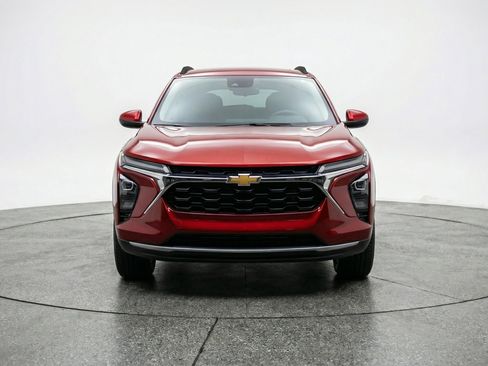 Used 2025 Chevrolet Trax LT w/ LT Convenience Package FWD image 2