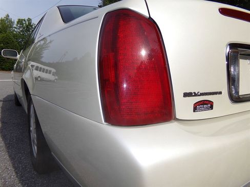 Used 2003 Cadillac De Ville Sedan w/ Comfort & Convenience Package image 14